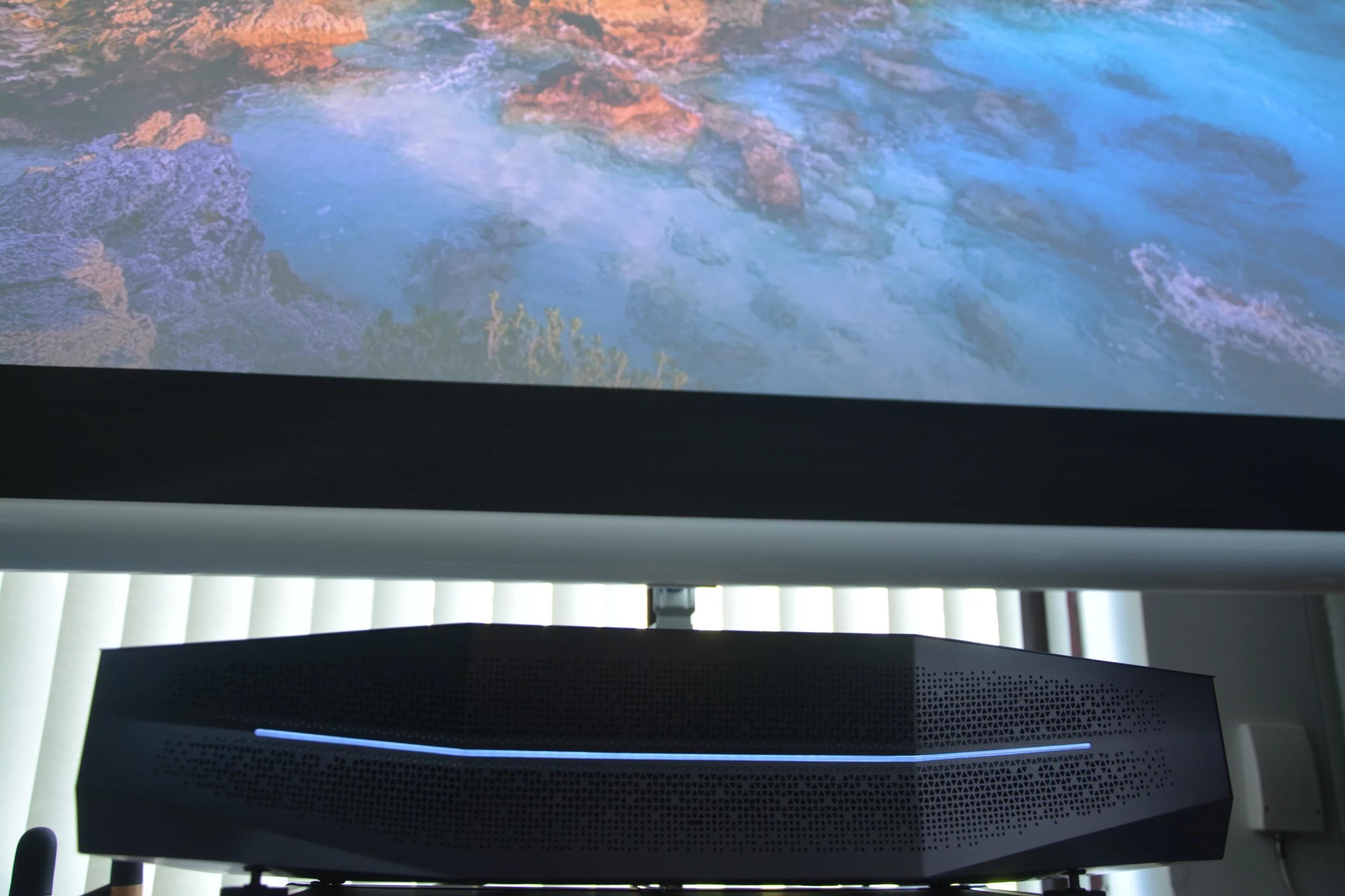Aetherion Max RGB Laser 4K UST - Home Cinema Ultra Short Throw Projector 评论和价格